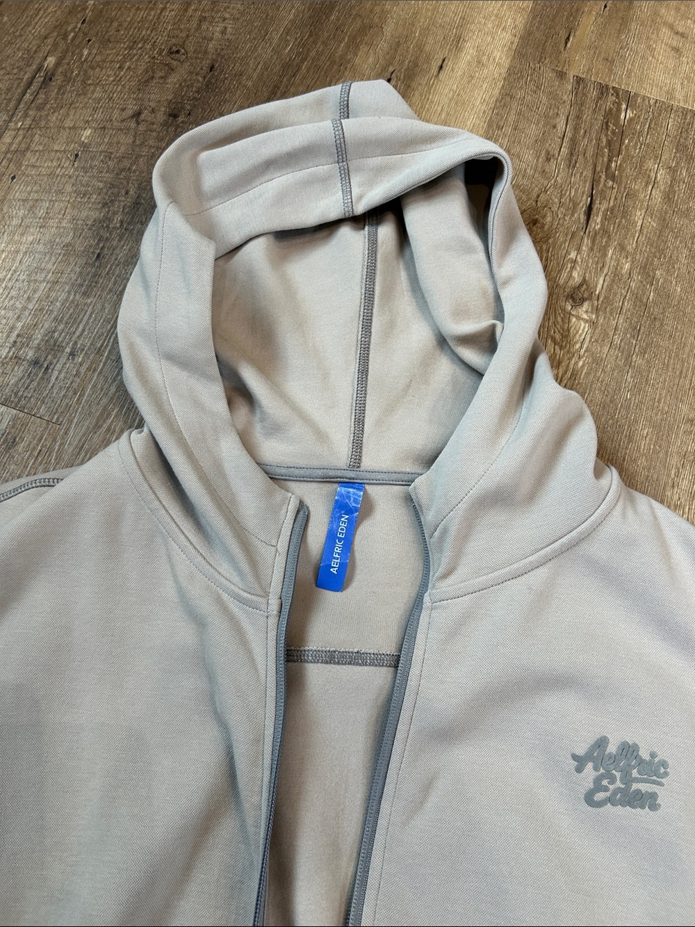 Aelfric Eden Light Gray Hoodie & jorts set - Picture 9 of 16